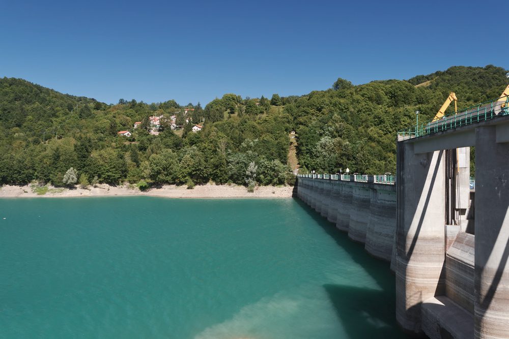 Gravity dam — hydropower settlement monitoring scenario