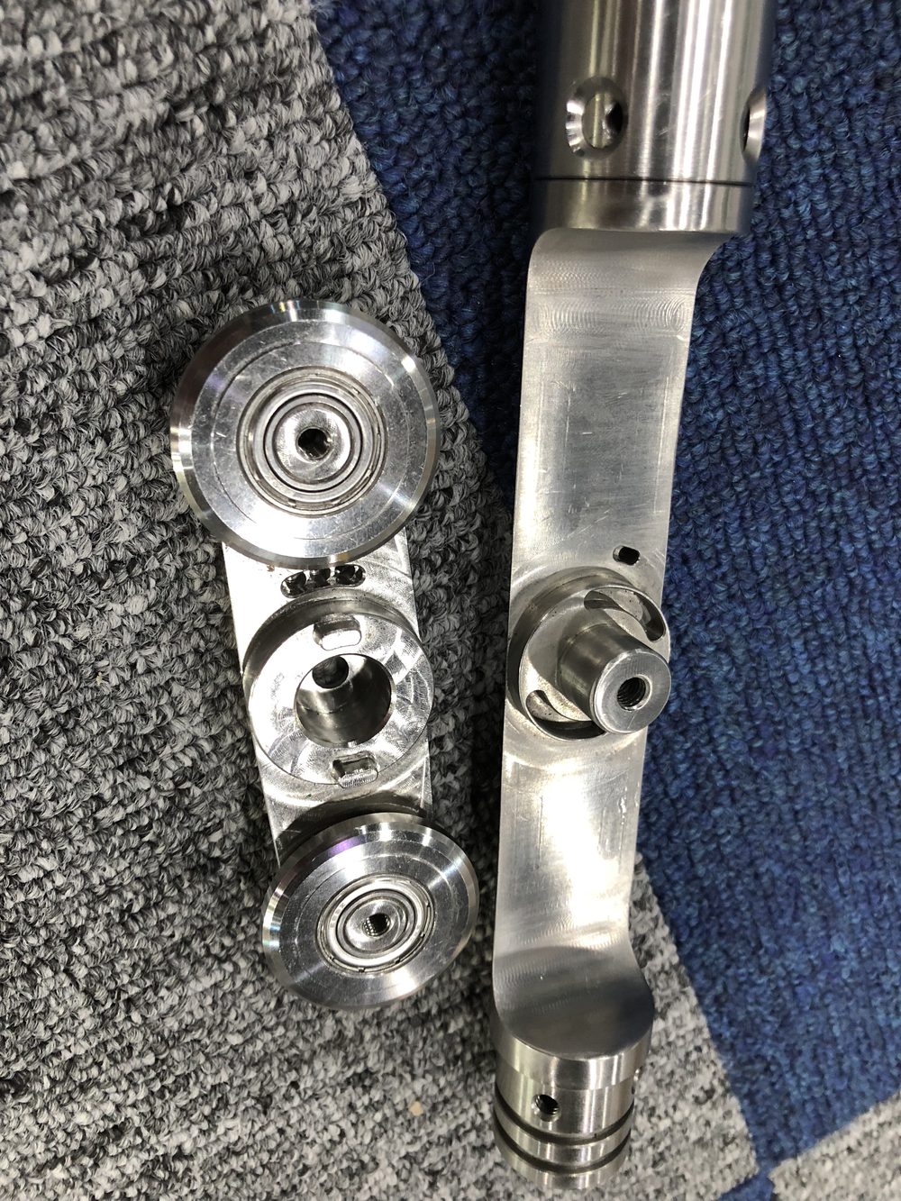 Stainless-steel spring-loaded guide-wheel carriage of the probe